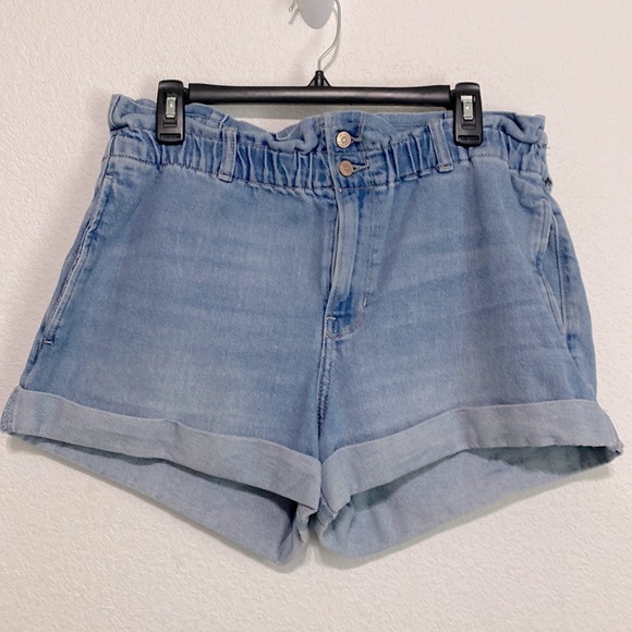 Hollister Ultra High Rise Paper Bag Waist Mom Shorts Size 15 - Picture 1 of 8